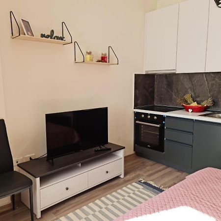 Lovely One Bedroom Studio In Tirana Exterior photo