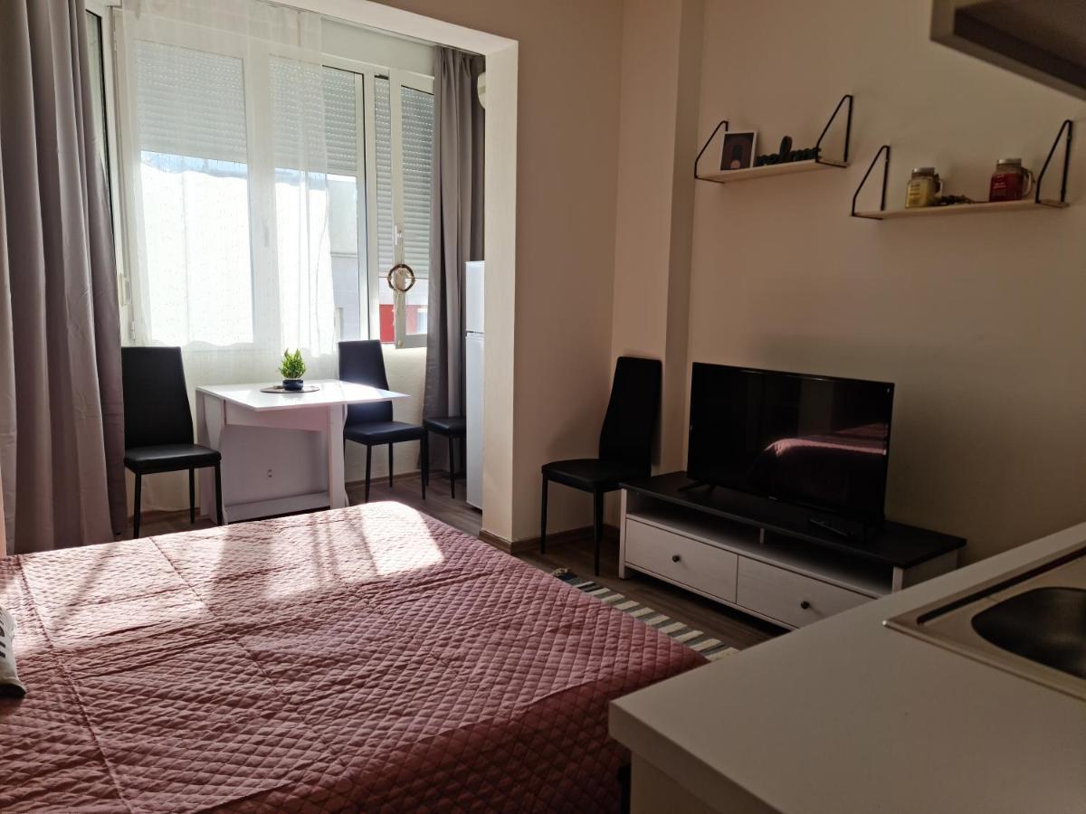 Lovely One Bedroom Studio In Tirana Exterior photo