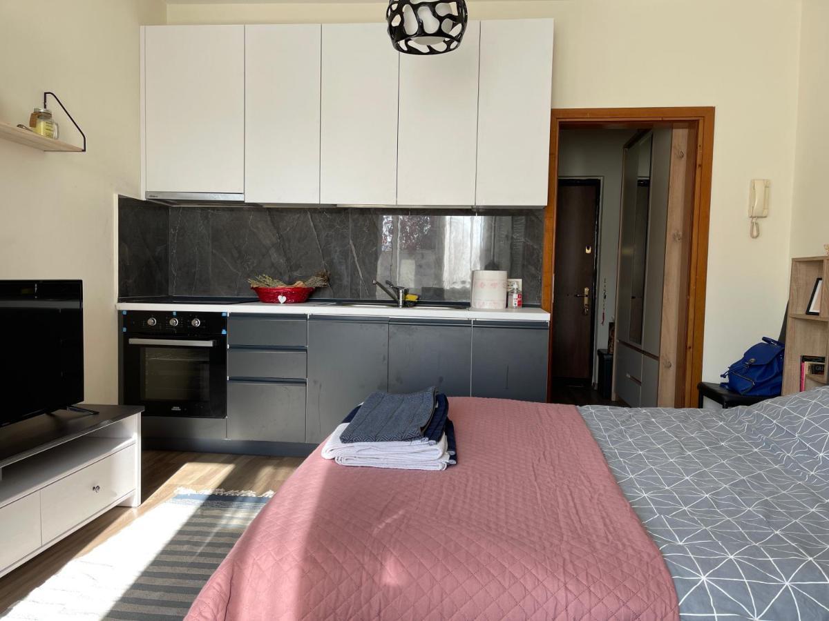 Lovely One Bedroom Studio In Tirana Exterior photo